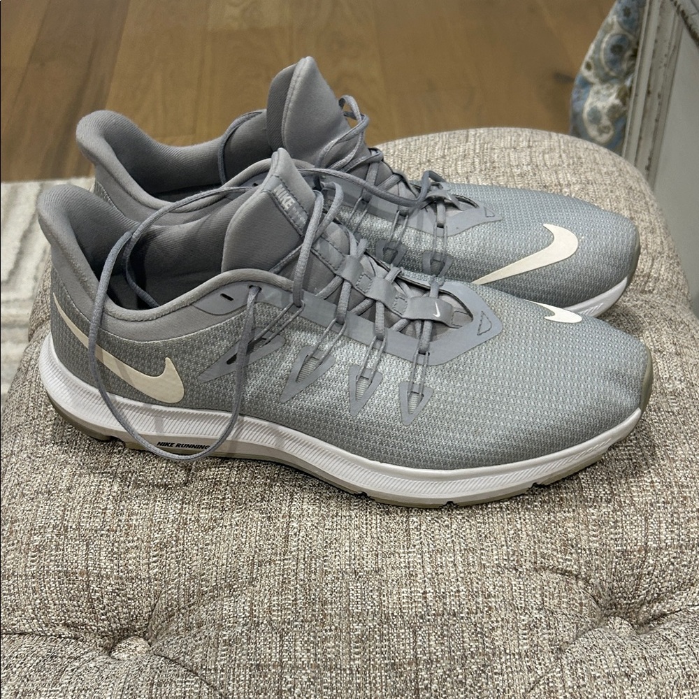MENS size 11.5 Nike Light Gray Running Shoes with White Accents